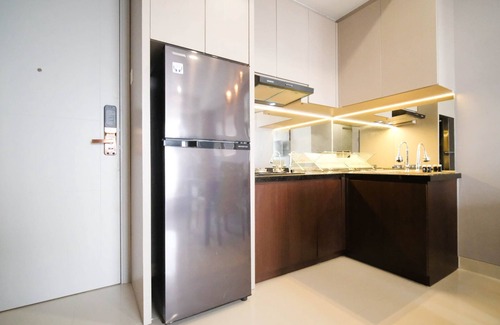 Suko Manunggal Apartment | Comfortable 2BR Retreat at Grand Sungkono Lagoon