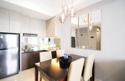 Suko Manunggal Apartment | Comfortable 2BR Retreat at Grand Sungkono Lagoon