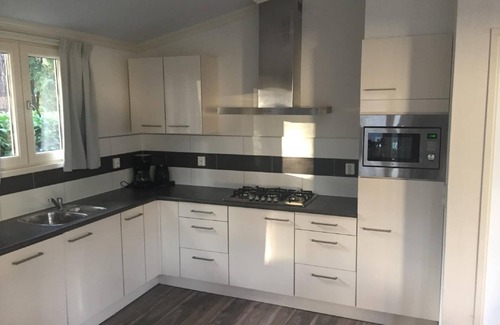 Lochem House | Cozy Chalet with Pool, Kitchen & Pet-Friendly Amenities