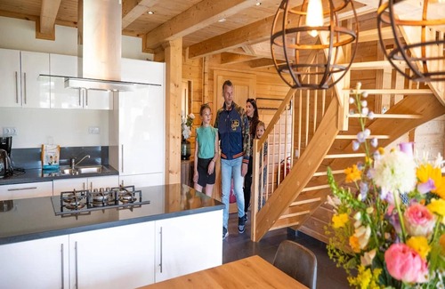 Lochem House | Cozy Chalet with Pool, Kitchen & Pet-Friendly Amenities