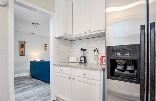 Lakeshore South House | Comfortable Team Stay - Sleeps 8, Near Stadium & Pet Friendly