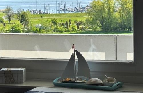 Horum Apartment | Ocean View Haven: Tief 10 Wattn with Private Pool