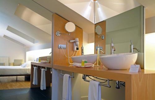 Biescas Hotel | Relax at Tierra de Biescas: Oceanfront Retreat with Spa