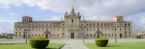 Monforte de Lemos Apartment | Pet-Friendly Getaway at Tierra de Lemos - Top Rated 9/10