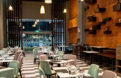 Tacna Hotel | Discover BTH Rebel Tacna: 4-Star Comfort with Hot Tub