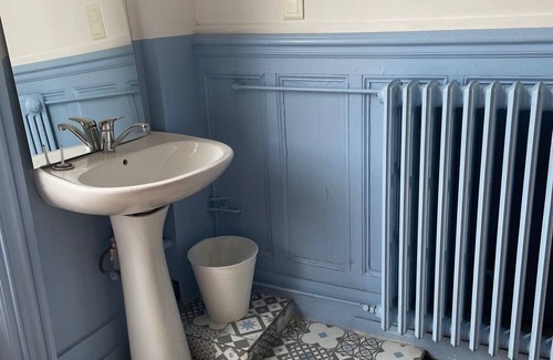 Notre-Dame Hotel | Tiers lieu de l'Ermitage, Room 1