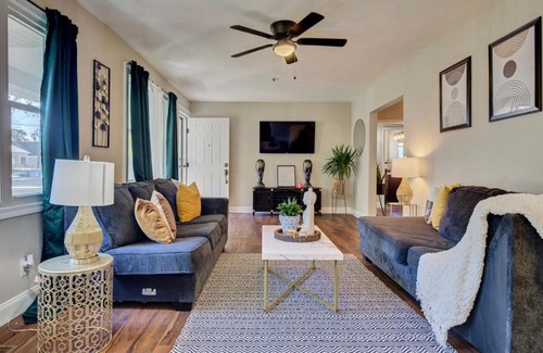 Portsmouth House | Discover Tiffany's Tranquility Home: Family-Friendly Retreat