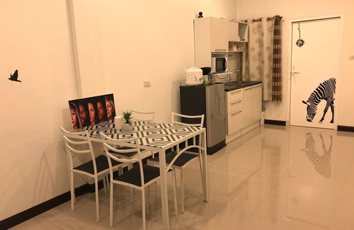 Krabi House | Cozy Retreat at Tiger Cave Home Krabi with Kitchen Access