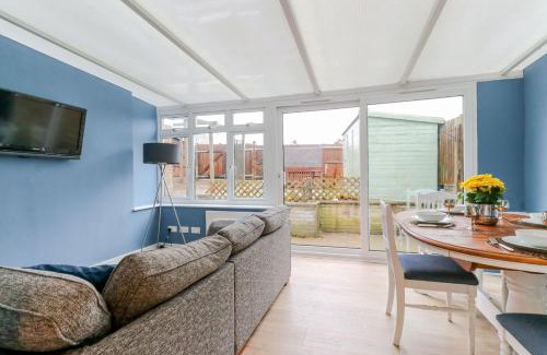 Stevenage Apartment | Comfortable Tiger House in Stevenage for Group Getaways