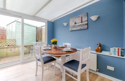Stevenage Apartment | Comfortable Tiger House in Stevenage for Group Getaways