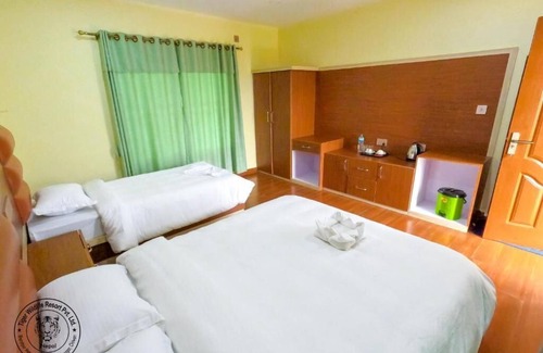 Chitwan District Resort | Wildlife Retreat: Family-Friendly Stay with Breakfast Included