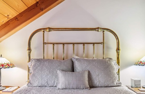 West Hartford House | Discover Comfort at Tigertown Lodge with Family-Friendly Amenities