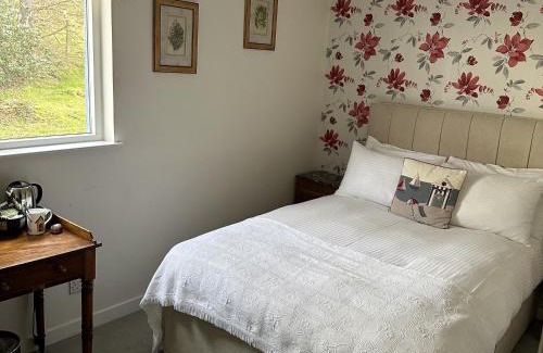 Strathcarron Hotel | Discover Tigh an Eilean Hotel: Pet-Friendly Retreat