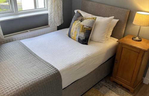 Strathcarron Hotel | Discover Tigh an Eilean Hotel: Pet-Friendly Retreat