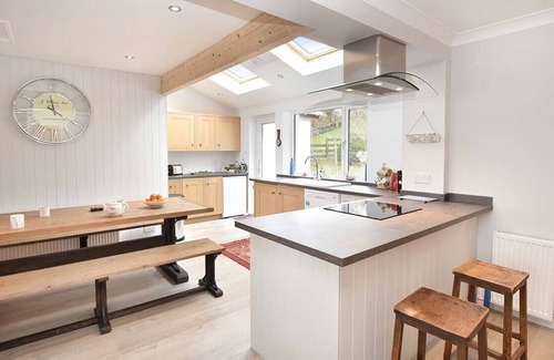 Strathcarron Cottage | Pet-Friendly Tigh en Leigh: Your Shieldaig Getaway Awaits