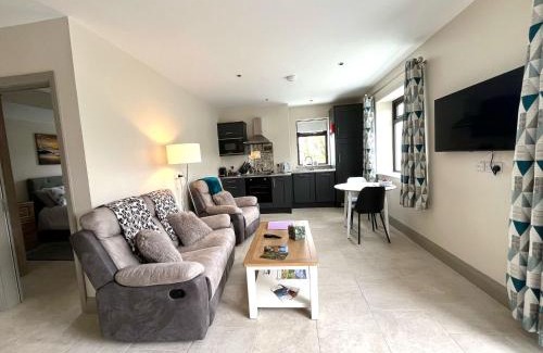 Kilronan Apartment | Cozy Tigh Fitz Bed & Breakfast with Oceanfront Views