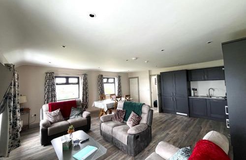 Kilronan Apartment | Cozy Tigh Fitz Bed & Breakfast with Oceanfront Views