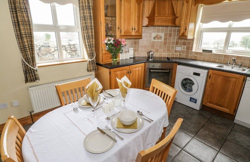Inishmacatreer Cottage | Discover Tigh Mhicil: Family-Friendly Retreat in Rosmuc