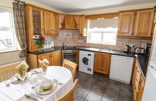 Inishmacatreer Cottage | Discover Tigh Mhicil: Family-Friendly Retreat in Rosmuc