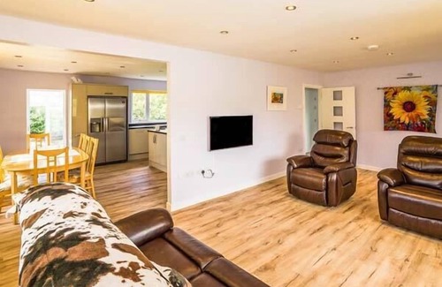 Aultbea Cottage | Pet-Friendly Tigh Na Sith: Perfect Country Retreat in Aultbea
