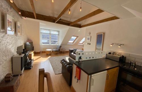 Tighnabruaich Apartment | Scenic Tighnabruaich Duplex Apartment with Ocean Views