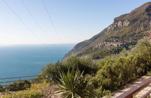 Oldesio Apartment | Pet-Friendly Tignale Bellevue: Family Getaway Awaits!