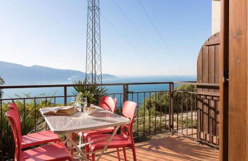 Oldesio Apartment | Scenic Tignale Panorama: Family & Pet-Friendly Retreat