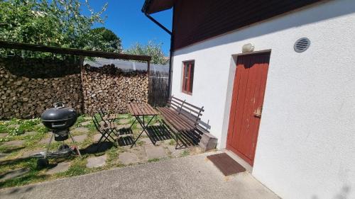 Lillekula Apartment | Cozy Tihase Studio Apartment with Sauna & Pet-Friendly Perks