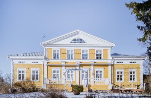Sulkava Hotel | Experience Tiittalan Kartano: Pet-Friendly with Hot Tub