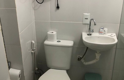Andarai House | Cozy Tijuca Guesthouse: Pet-Friendly Retreat with Spa & Hot Tub