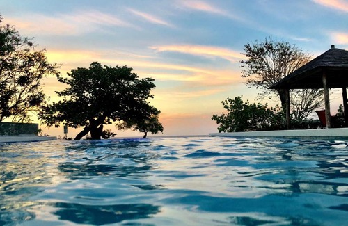 St. Ann's Bay Villa | Idyllic Tikal Villa: Oceanfront Bliss with a 10/10 Rating