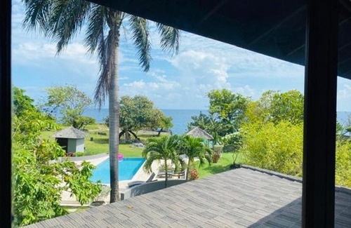 St. Ann's Bay Villa | Idyllic Tikal Villa: Oceanfront Bliss with a 10/10 Rating