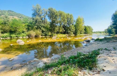 Tournon-sur-Rhone Hotel | Pet-Friendly Escape at Tikazéla - Tournon-Sur-Rhône 9.1/10