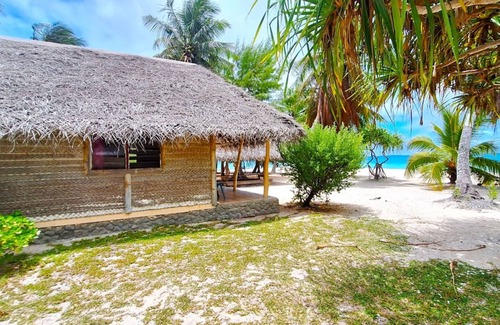 Tuherahera Bed & Breakfast | TIKEHAU - Bungalow Pacific Beach 2