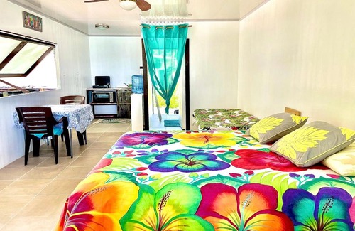 Tuherahera House | Idyllic Tikehau Lodge with Private Beach and Ocean Views