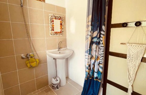 Tuherahera House | Idyllic Tikehau Lodge with Private Beach and Ocean Views