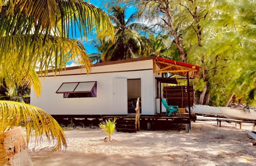 Tuherahera House | Idyllic Tikehau Lodge with Private Beach and Ocean Views