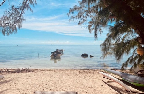 Tuherahera House | Idyllic Tikehau Lodge with Private Beach and Ocean Views