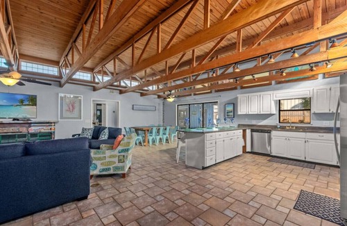 Thomas Drive House | Explore Tiki Hut: Private Pool, Game Room & Oceanfront Fun