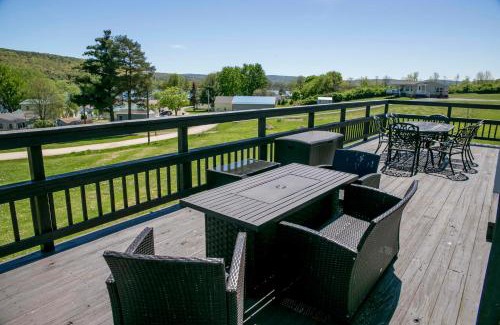 Hammondsport House | Experience Tiki on the Lake with Breathtaking Ocean Views