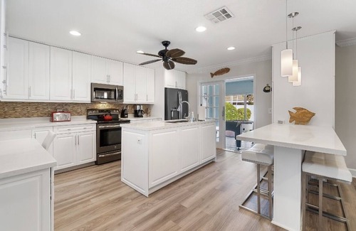 Dania Beach House | Relax at TIKI Retreat: Pool, Game Room & Beach Access!