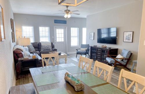 Port Aransas House | Top-Rated Tiki Time: Family-Friendly with Pool & Hot Tub