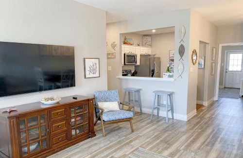 Port Aransas House | Top-Rated Tiki Time: Family-Friendly with Pool & Hot Tub