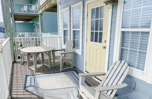 Port Aransas House | Top-Rated Tiki Time: Family-Friendly with Pool & Hot Tub