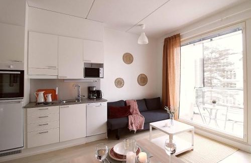 Vantaa City Centre Apartment | Tikkurila studio for 4 people next to the airport, private parking