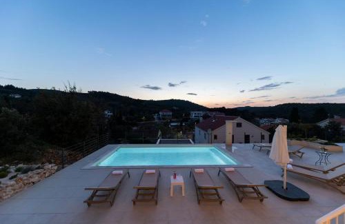 Zman Apartment | Elegant Tilagus Holiday Villa - Guest Rated 9.8/10