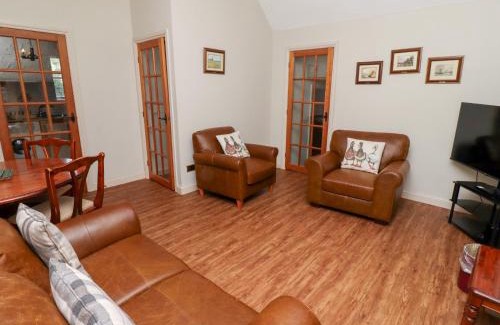 Akeld House | Experience Tile Rouge: Pet-Friendly Accommodations Await