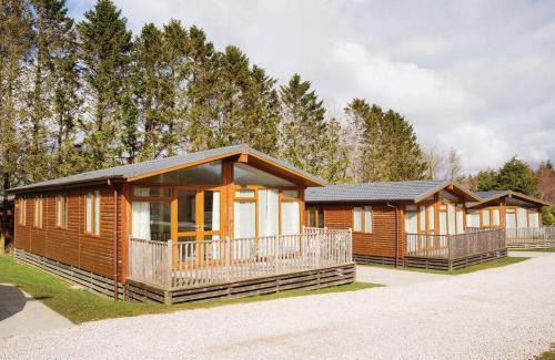 Tilford Resort | Inviting Tilford Woods Lodge Retreat - Family-Friendly Getaway