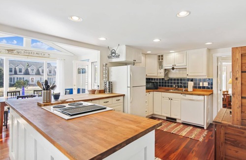 Tilghman House | Tilghman Hotel: Pet-Friendly Oasis with Fenced Yard