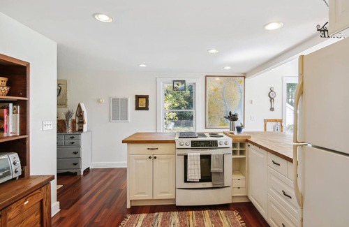 Tilghman House | Tilghman Hotel: Pet-Friendly Oasis with Fenced Yard